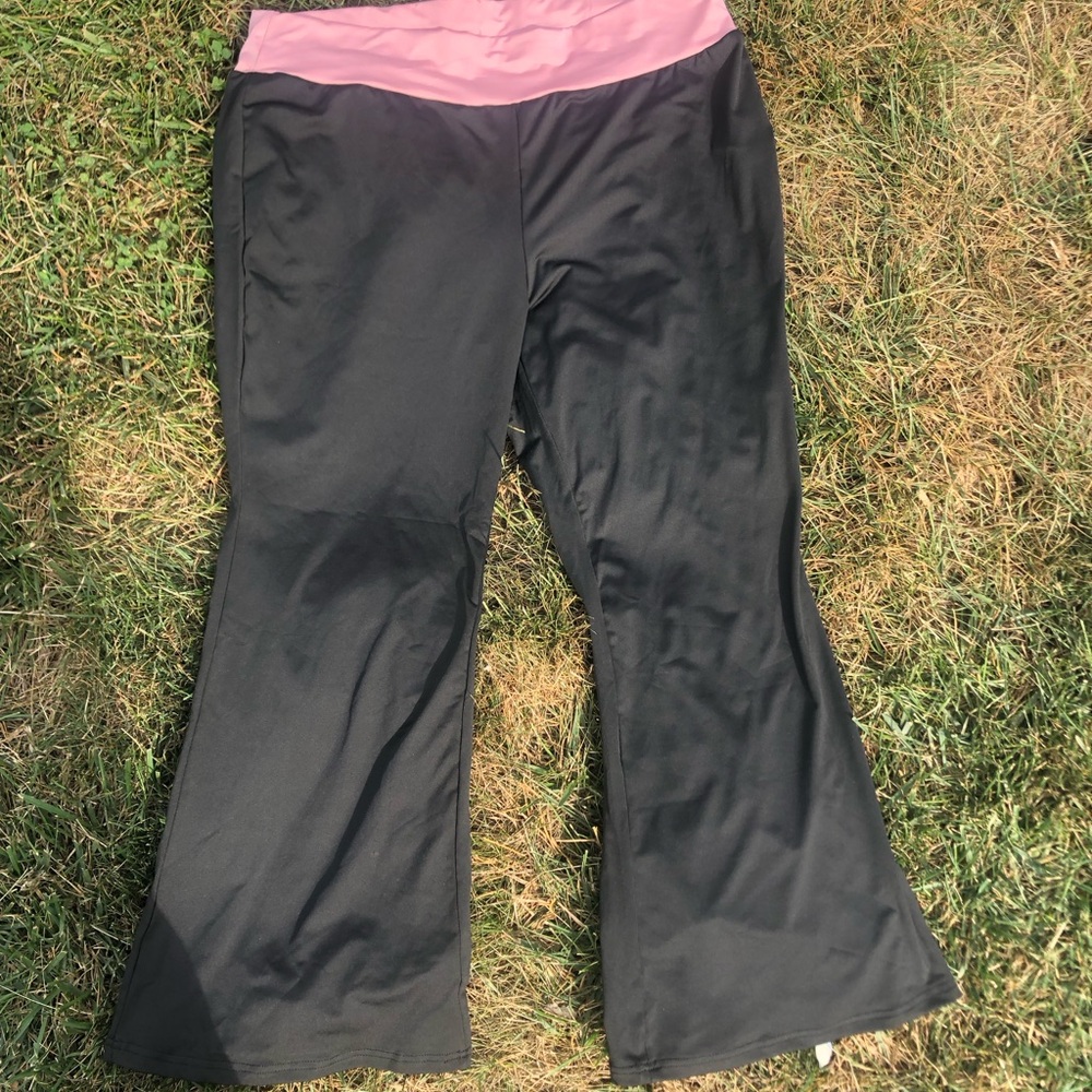 SHEIN Black Flared Leggings with Pink Waistband